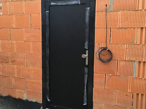 Priečkové hliníkové dvere s delenými poliami